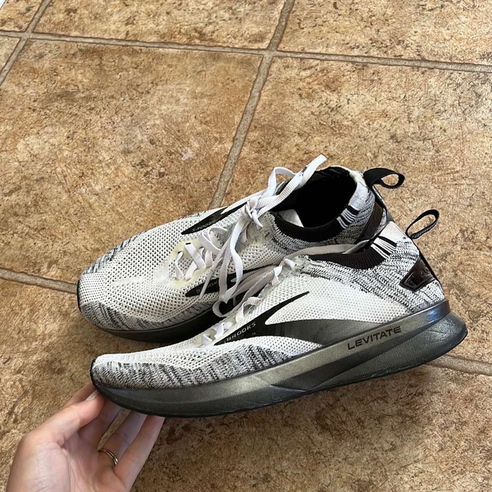Brookes Levitate 4 Running Shoe